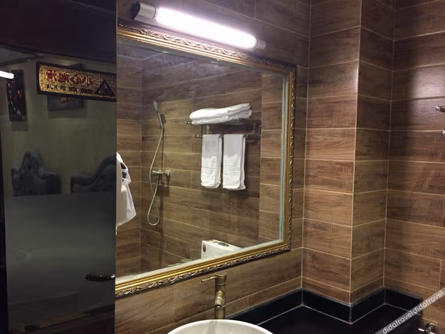 Business Room (2 Beds)