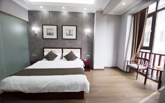 Panoramic Deluxe Queen Room