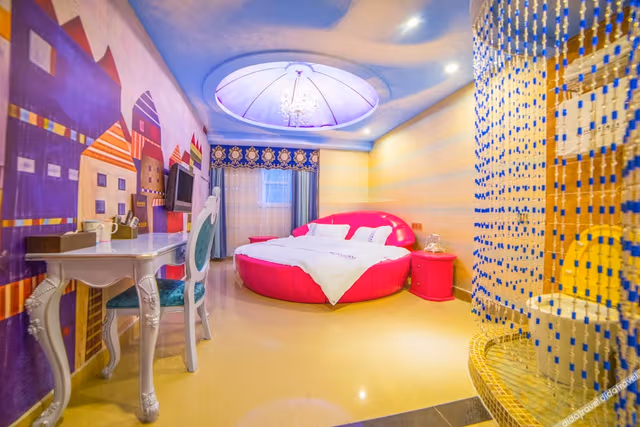 Romantic Round-bed Room