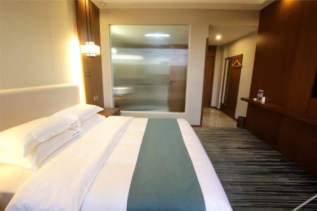Elegant Single Room - Garden-View