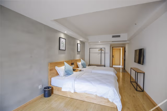 Elegant Residence Twin Room