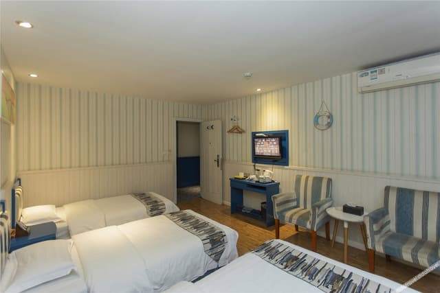 Cozy Triple Room