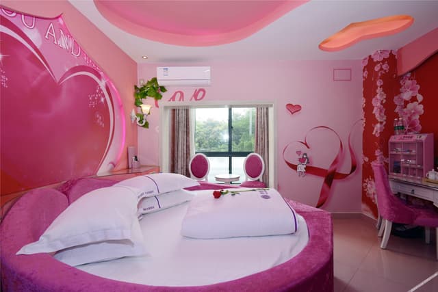 Romantic Round-bed Room