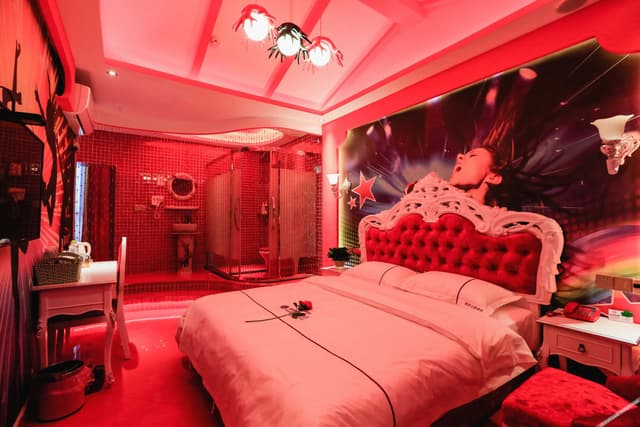 Romantic Round-bed Room