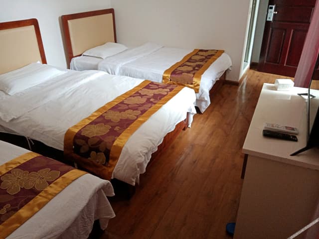 Cozy Triple Room