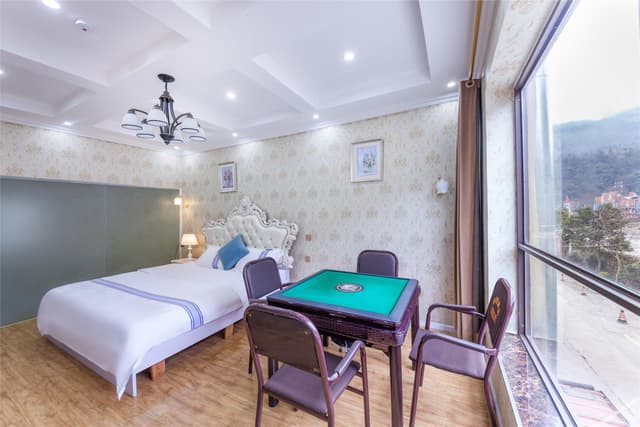Queen Room (With Mahjong)