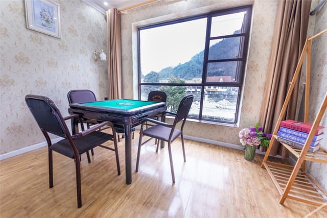 Queen Room (With Mahjong)