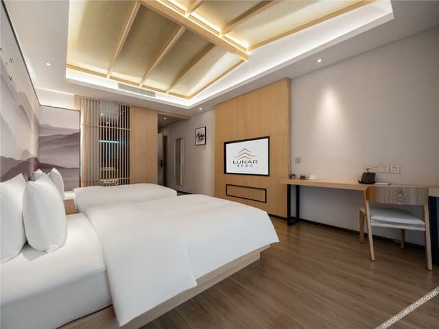 Superior Street-view Twin Room