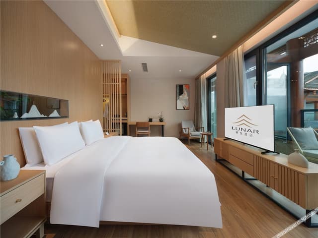 Deluxe Water-view Double Room