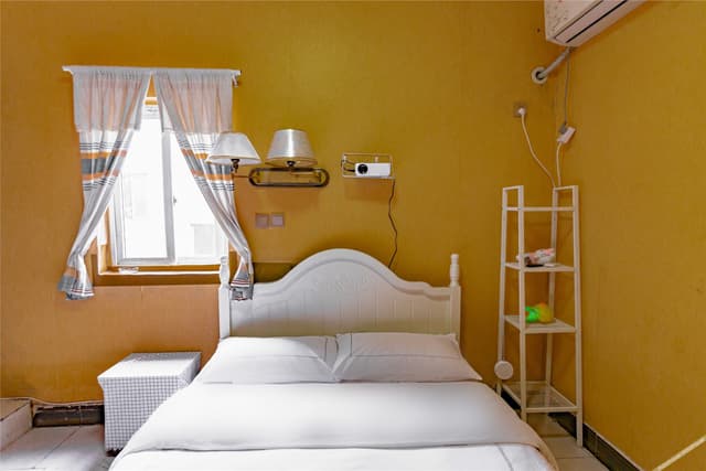 Sunshine Featured Room (Double Bed) (Air Conditioner)