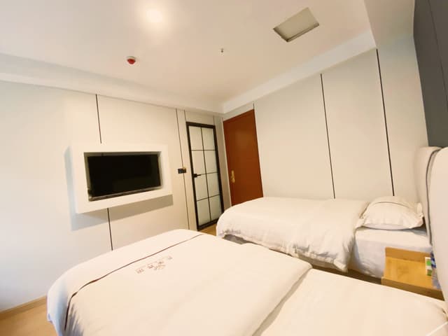 Light Luxury Gaming Twin Room