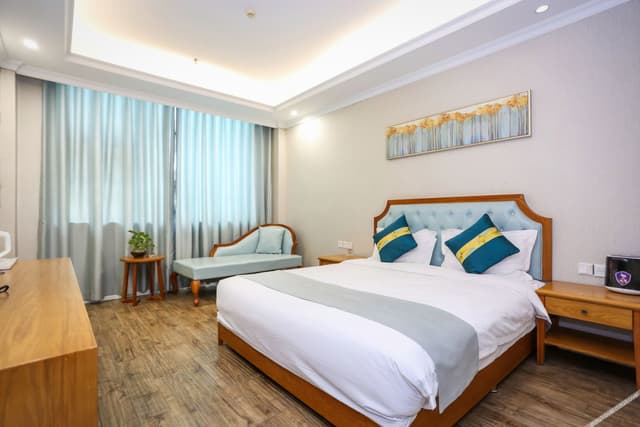 Boutique Queen Room