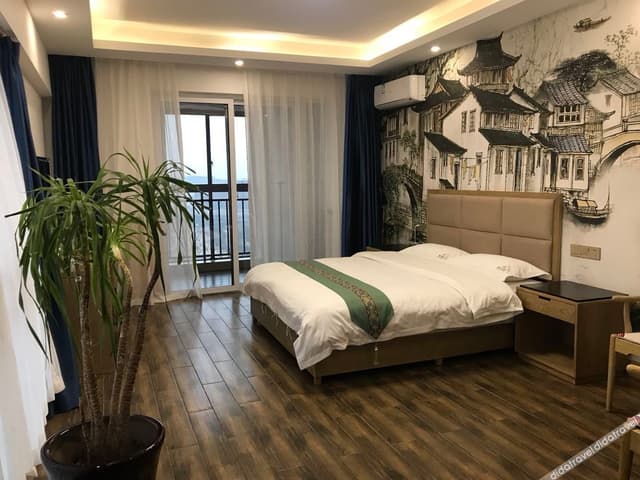 Cozy Queen Room