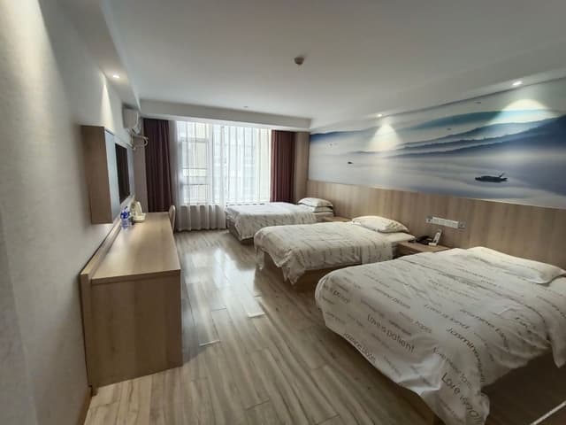 Elegant Triple Room