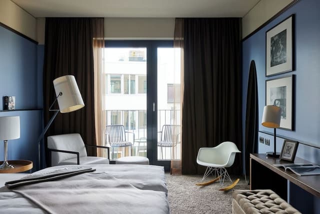 Double Room (George M)