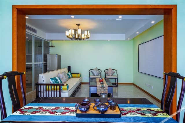 Courtyard Room - 5-Bedroom (Cards)