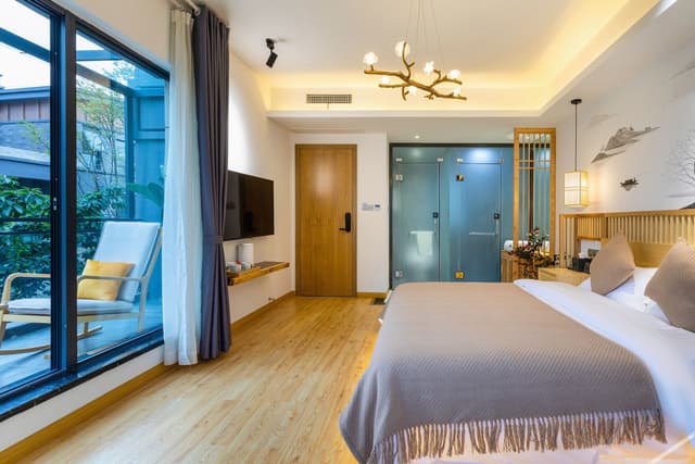 Courtyard Room - 4-Bedroom