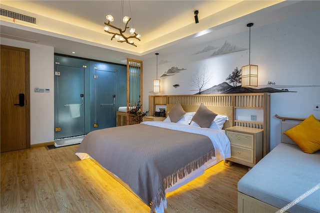 Courtyard Room - 6-Bedroom, Mountain-View