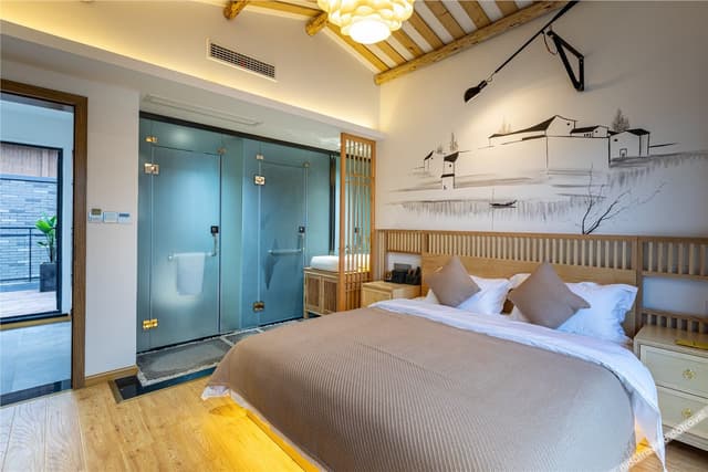 Courtyard Room - 4-Bedroom