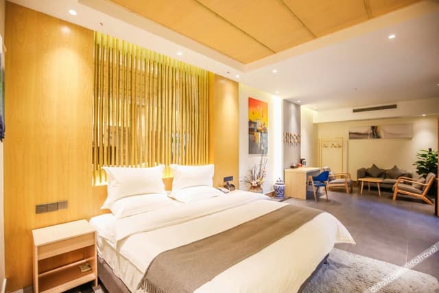 Deluxe Business Suite