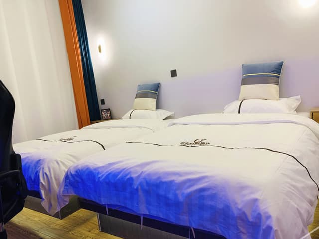 Light Luxury 2-bed Room
