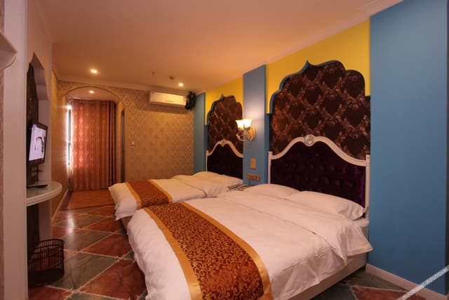 Business Standard Room