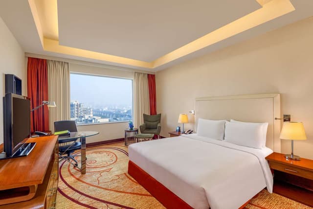 KING BED GUESTROOM