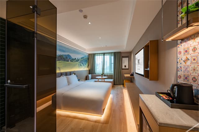 Business Queen Room