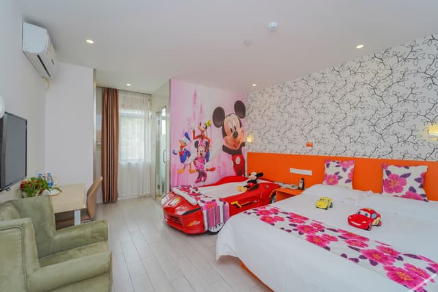 Deluxe Family Room