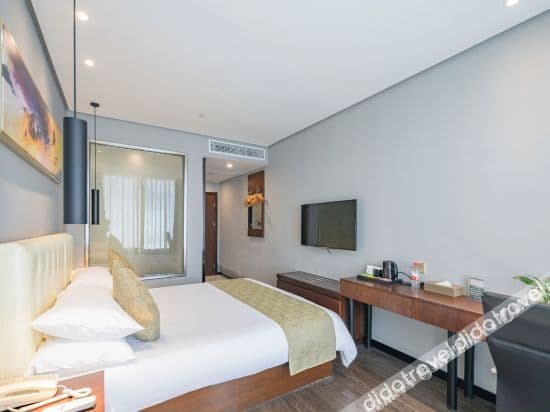 Double Room (Super Sassy)