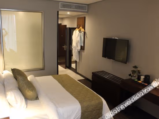 Double Room (Super Sassy)