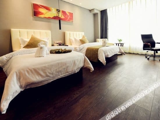 Twin Room (Extreme Sassy)