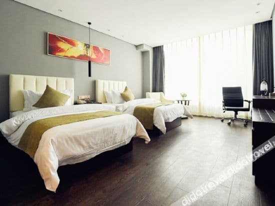 Twin Room (Extreme Sassy)