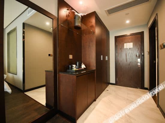 Twin Room (Extreme Sassy)