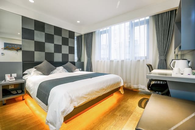 Queen Room