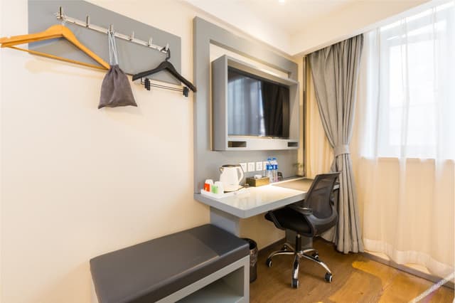 Queen Room