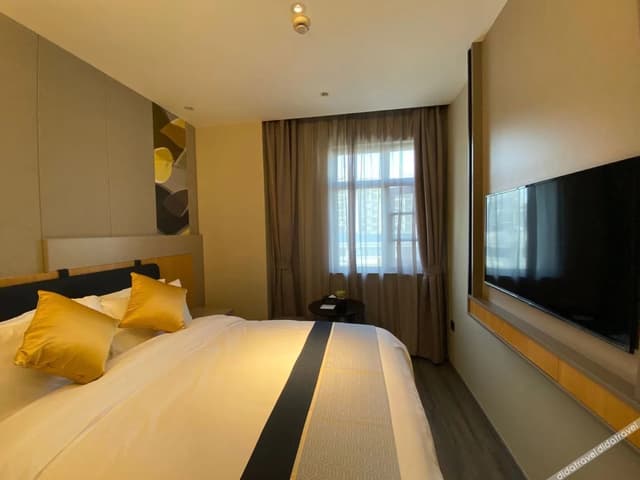 Business Queen Room