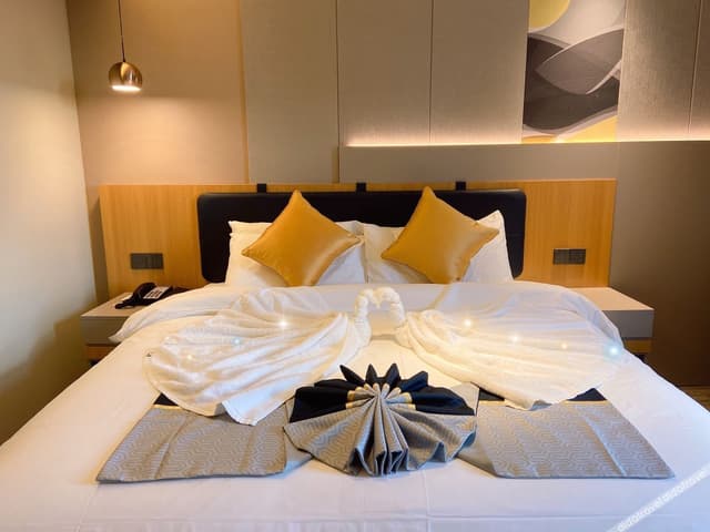Business Queen Room