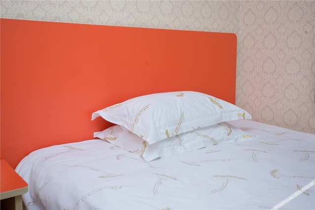Business Queen Room