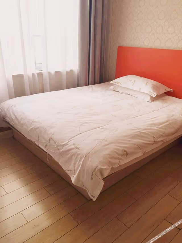 Business Queen Room