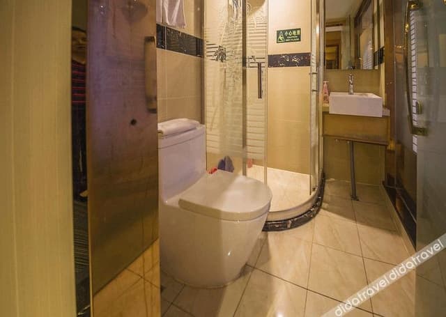 Business Queen Room