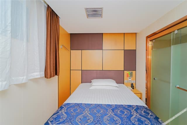 Business Queen Room