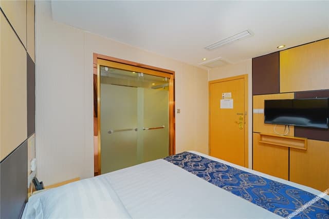 Business Queen Room