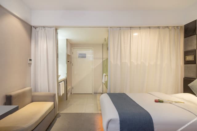 Discount Queen Room