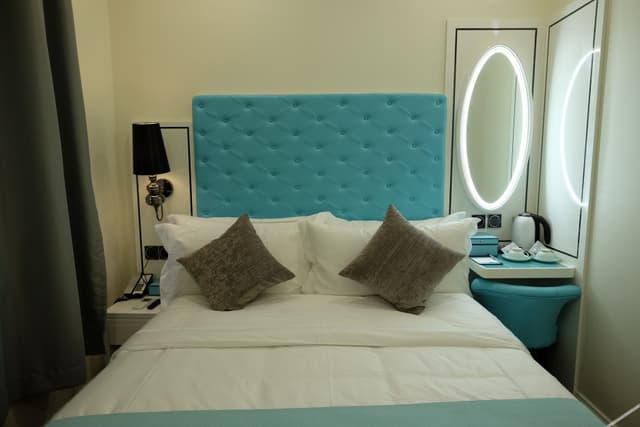 Guestroom - Double Occupancy (Queen bed)
