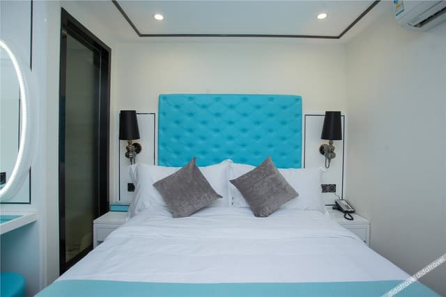 Guestroom (Queen bed)