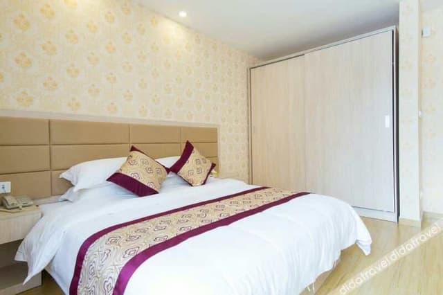 Deluxe Business Suite