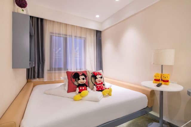 Queen Room