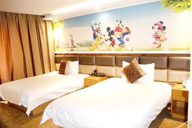 Deluxe Queen Room