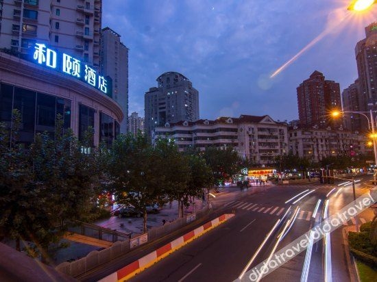 Wanhe Zhizhen Hotel (Shanghai Changshou Road Subway Station)1